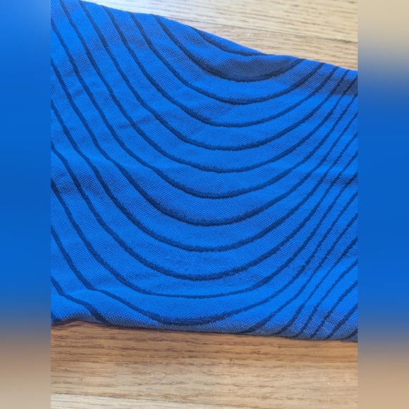 Athelta momentum Long Sleeve Shirt - Picture 2 of 5